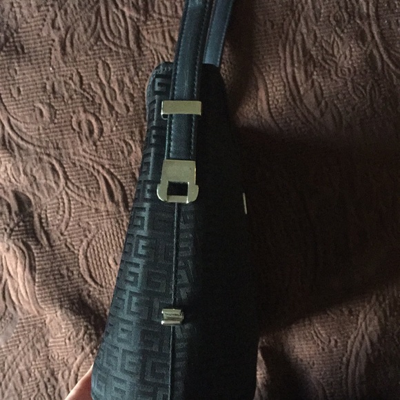 💕 Guess Handbag - Picture 3 of 6